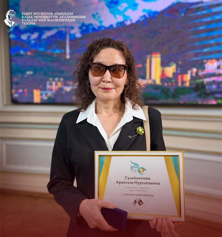 21 мамыр – Мәдениет және өнер қызметкерлері күніне орай бірқатар мәдениет қызметкерлері баспаналы болды